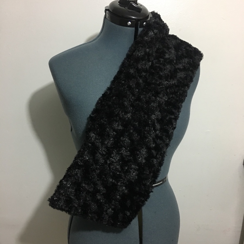 🏷NWT🏷 Soft Black Infinity Scarf 🧣